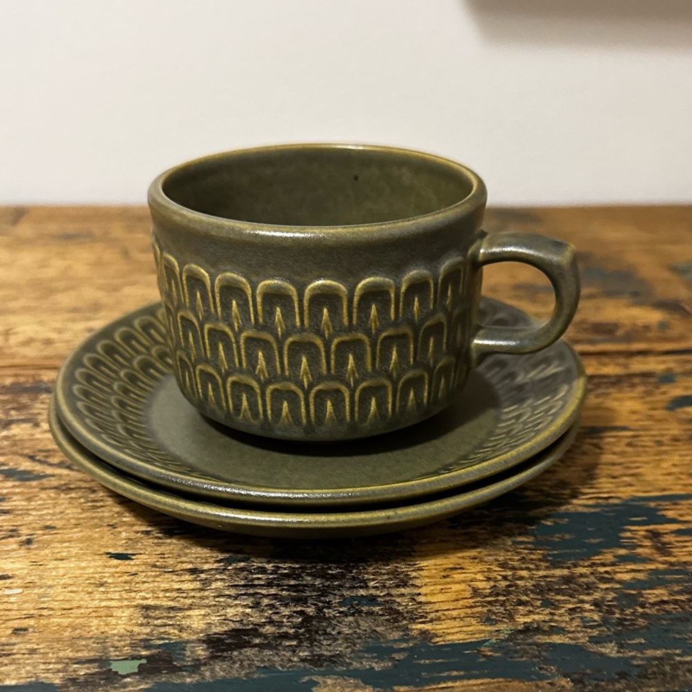 Wedgwood Cambrian Olive Green stoneware cup and saucers - Picture 2 of 6
